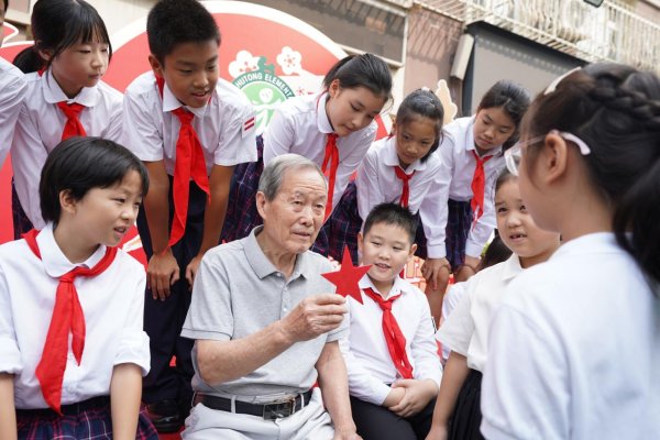 米升网 启航新学期！各地校园 “开学第一课” 多彩来袭，点亮少年奋斗底色